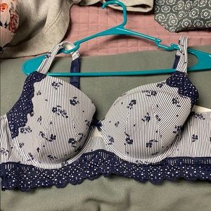 Navy and white Lane Bryant bra size 44B